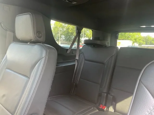 Used 2022 White Frost Tricoat GMC Denali image 11