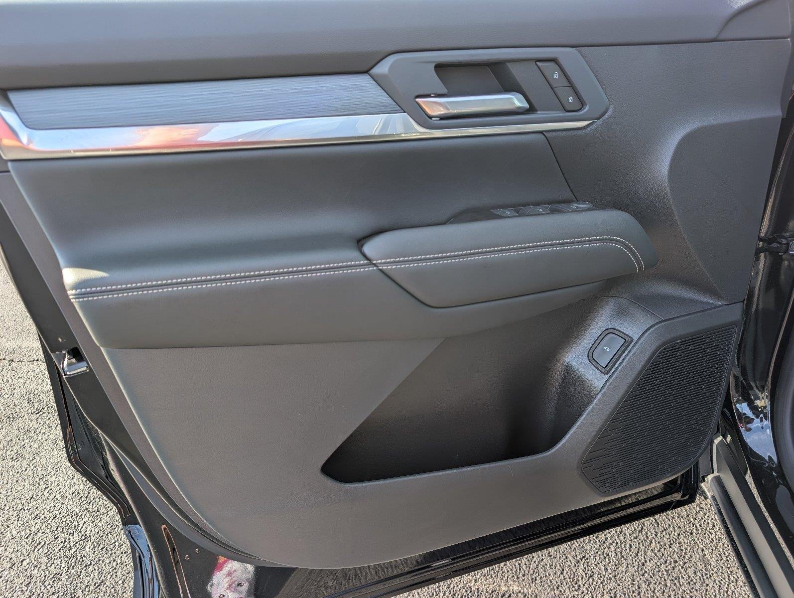 New 2027 Ebony Twilight Metallic GMC Elevation image 17