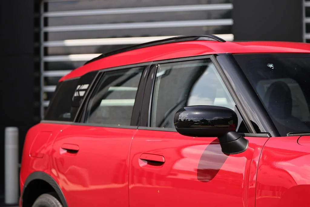 New 2027 Chili Red MINI Signature Plus image 3