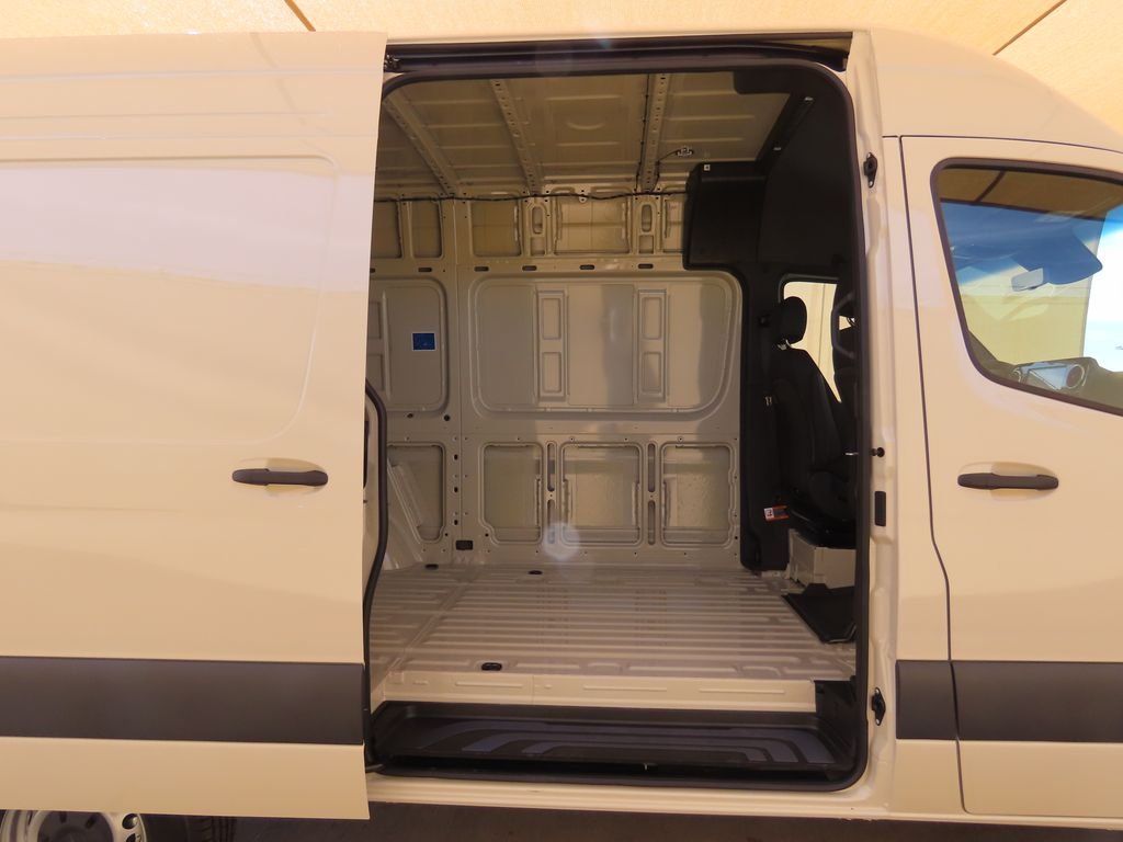 New 2026  Mercedes-Benz Cargo 144 WB image 26