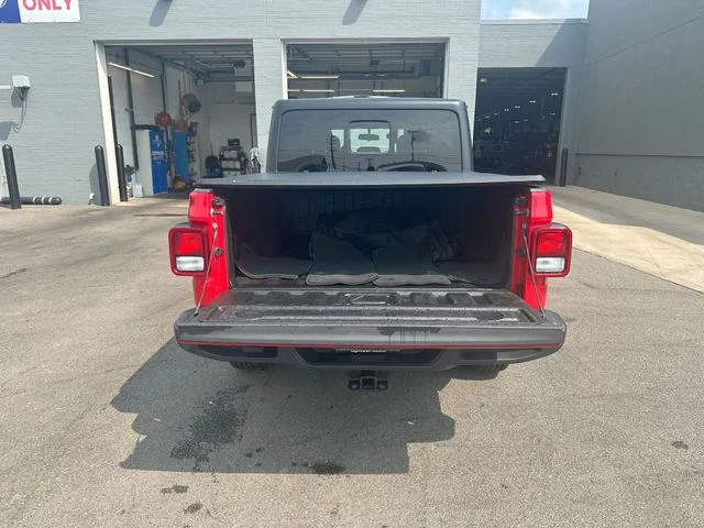 Used 2022 Red Jeep Sport image 25