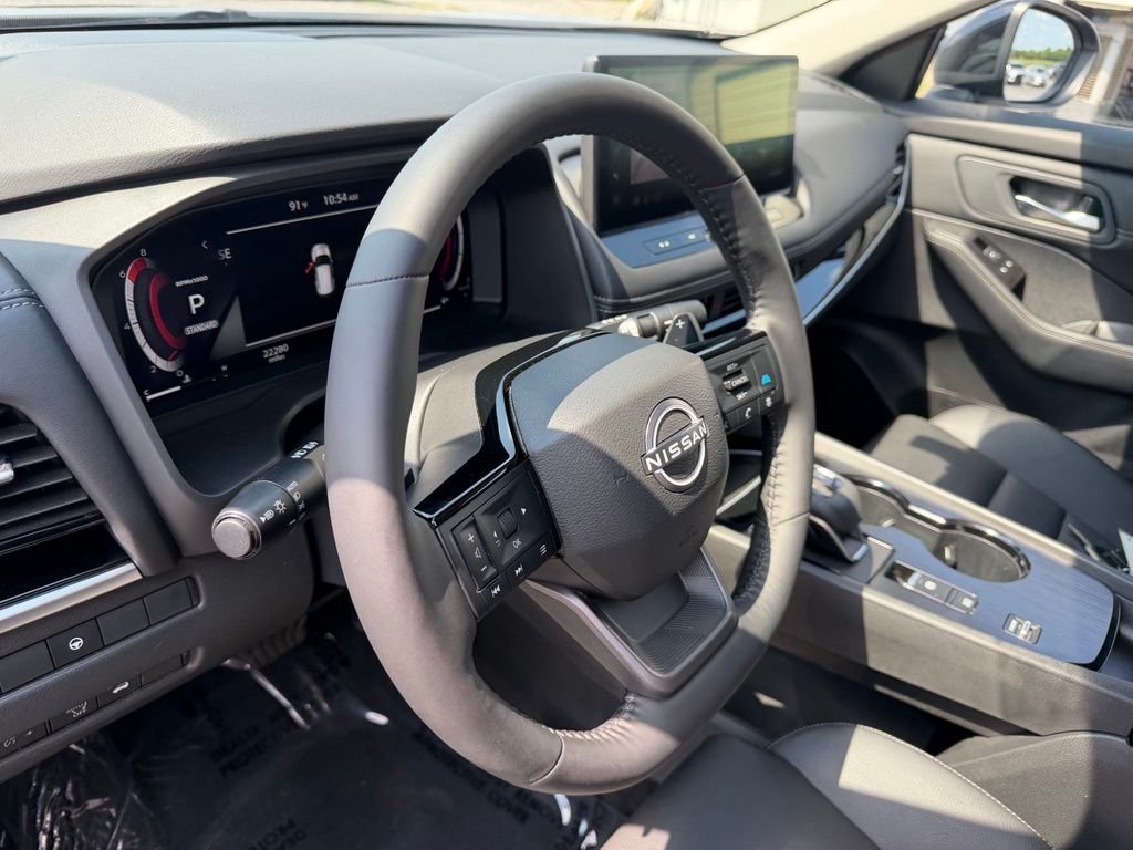 Used 2025 Gold Nissan SL image 18