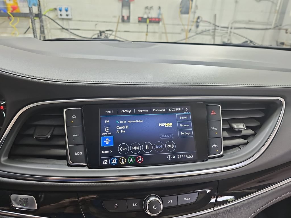 Used 2023 WHITE FROST TRICOAT Buick Avenir image 28