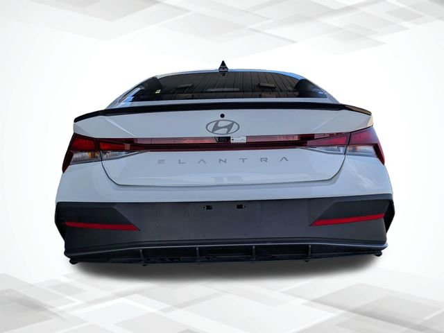Used 2025 White Hyundai SEL Sport image 5