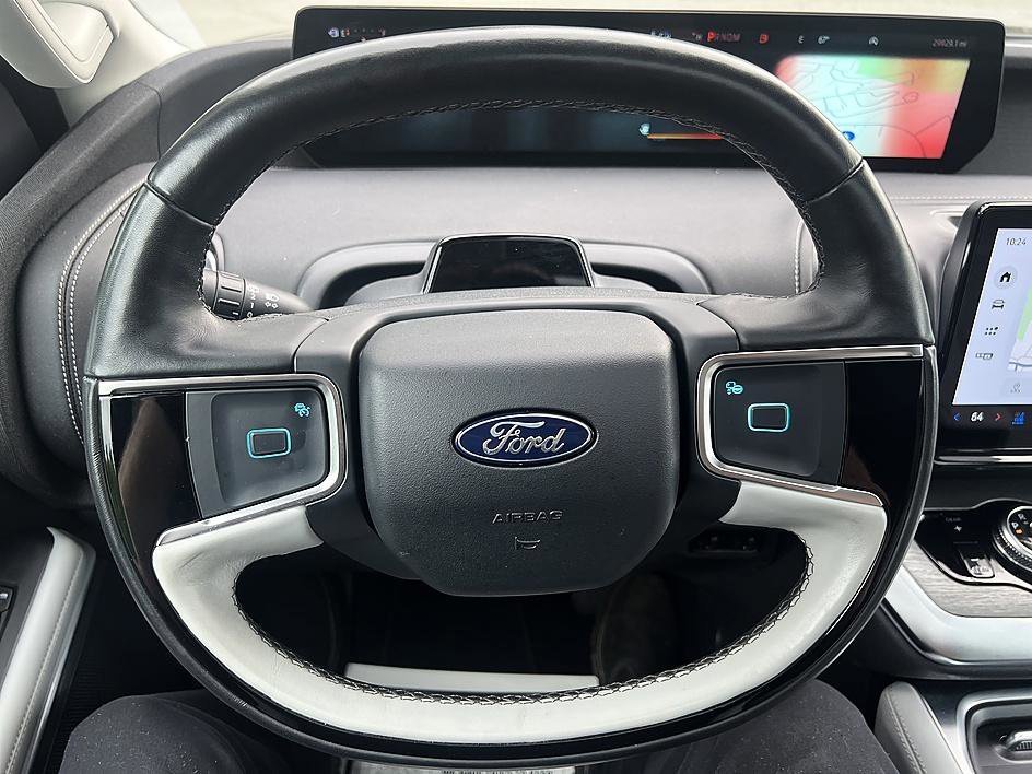 Used 2025 Black Metallic Ford Platinum image 14
