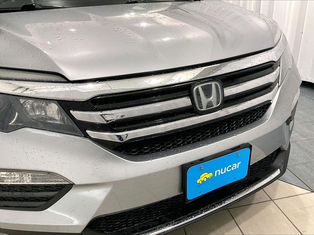 Used 2016 Silver Honda Elite image 33