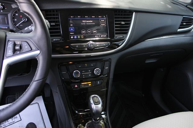 Used 2022 White Frost Tricoat Buick Preferred image 13