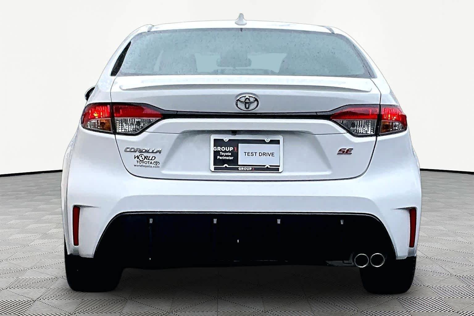 Used 2024 Ice Cap Toyota SE image 5
