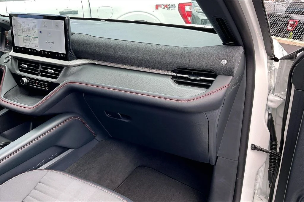 New 2026 Star White Metallic Tri-Coat Ford ST-Line image 15