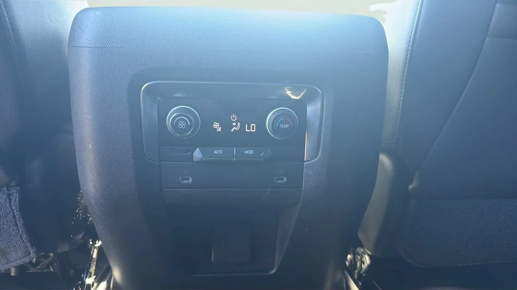 Used 2021 SUMMIT WHITE Chevrolet LT image 27