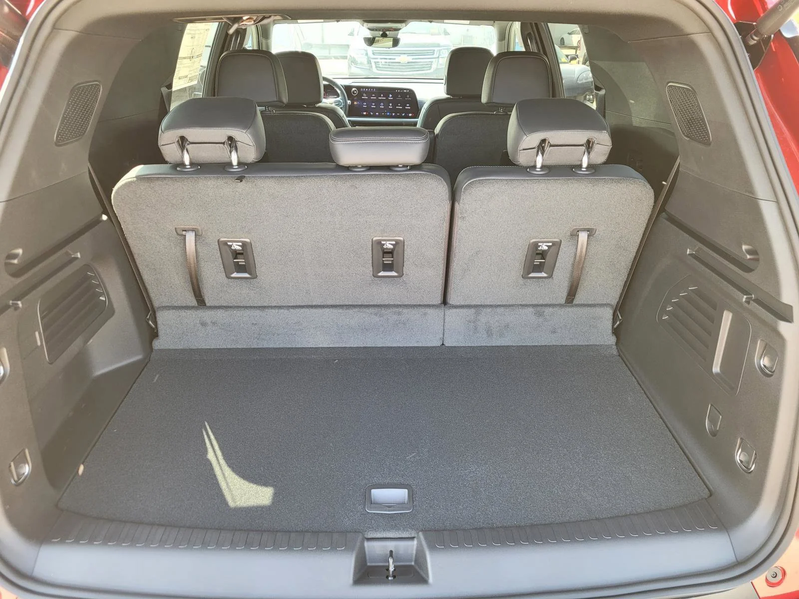2027 Chevrolet Traverse LT - Photo 7