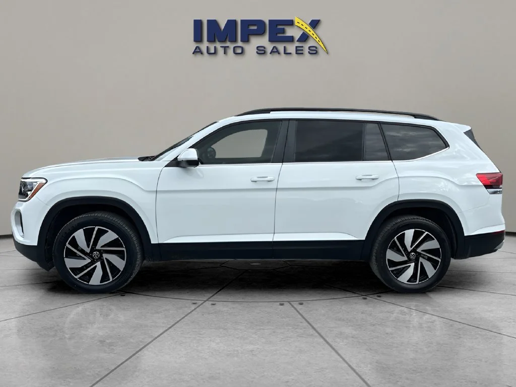 Used 2024  Volkswagen 2.0T SE w/Technology image 2