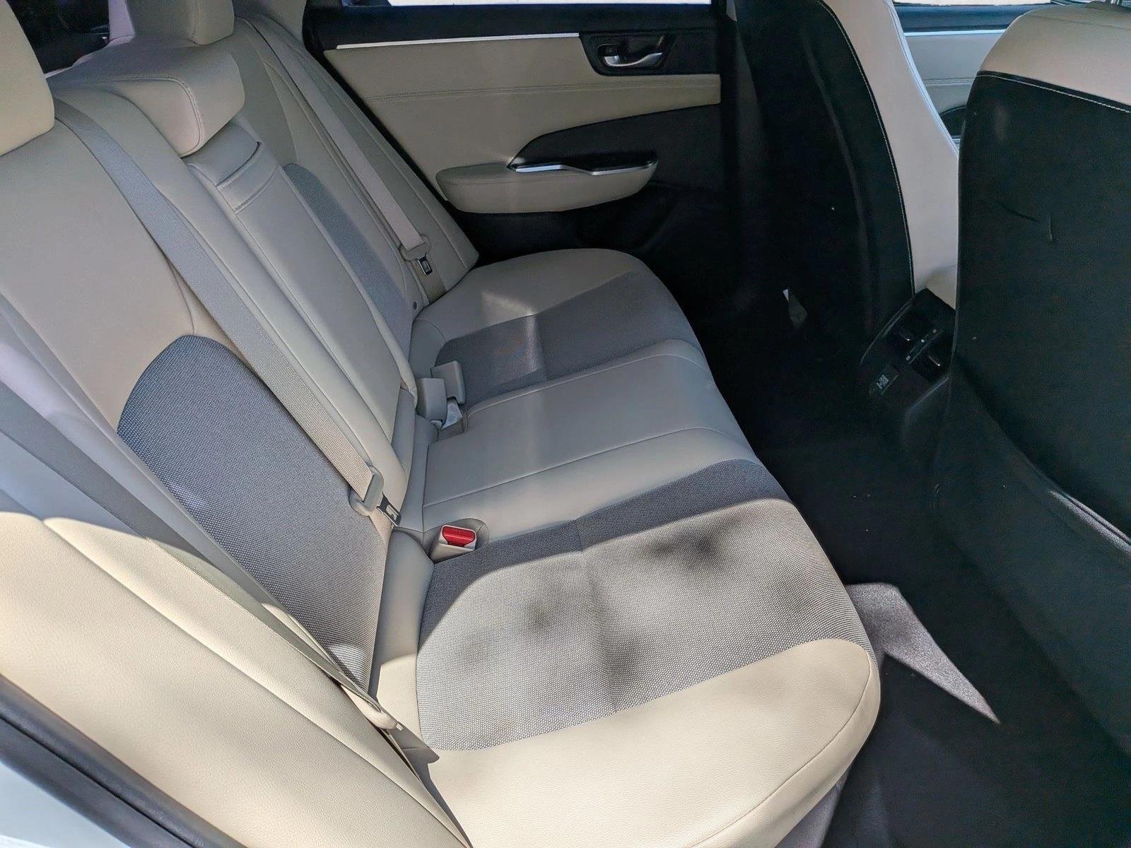 Used 2021 White Honda  image 18