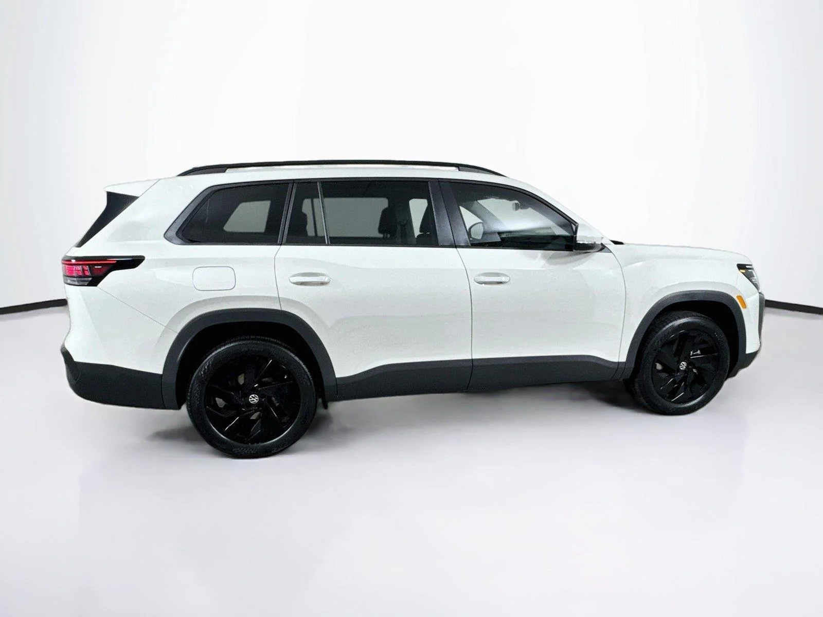 New 2027 Sandstone Volkswagen SE w/Technology image 8