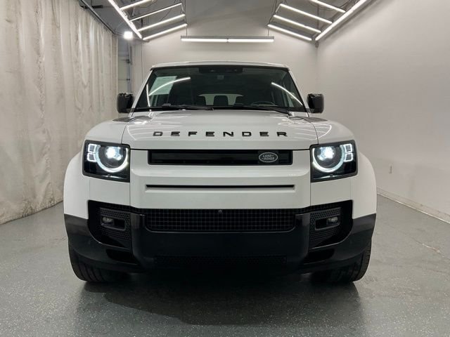 Used 2024 White Land Rover X-Dynamic SE image 3