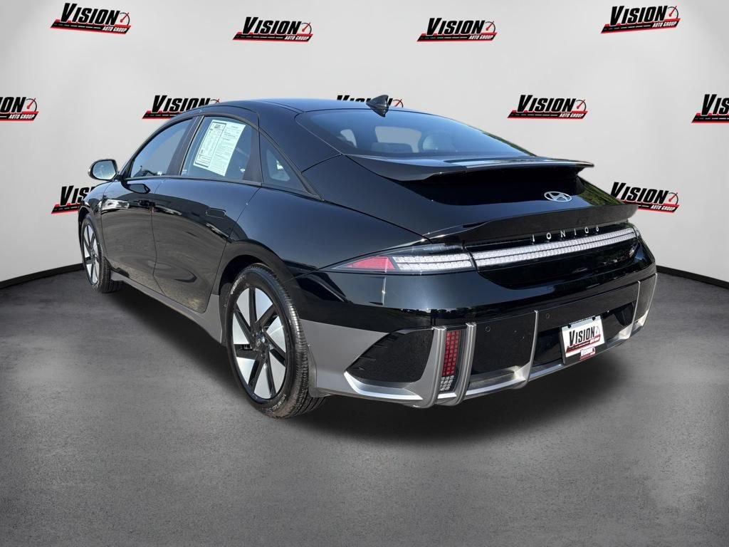 Used 2025 Black Hyundai SE image 8