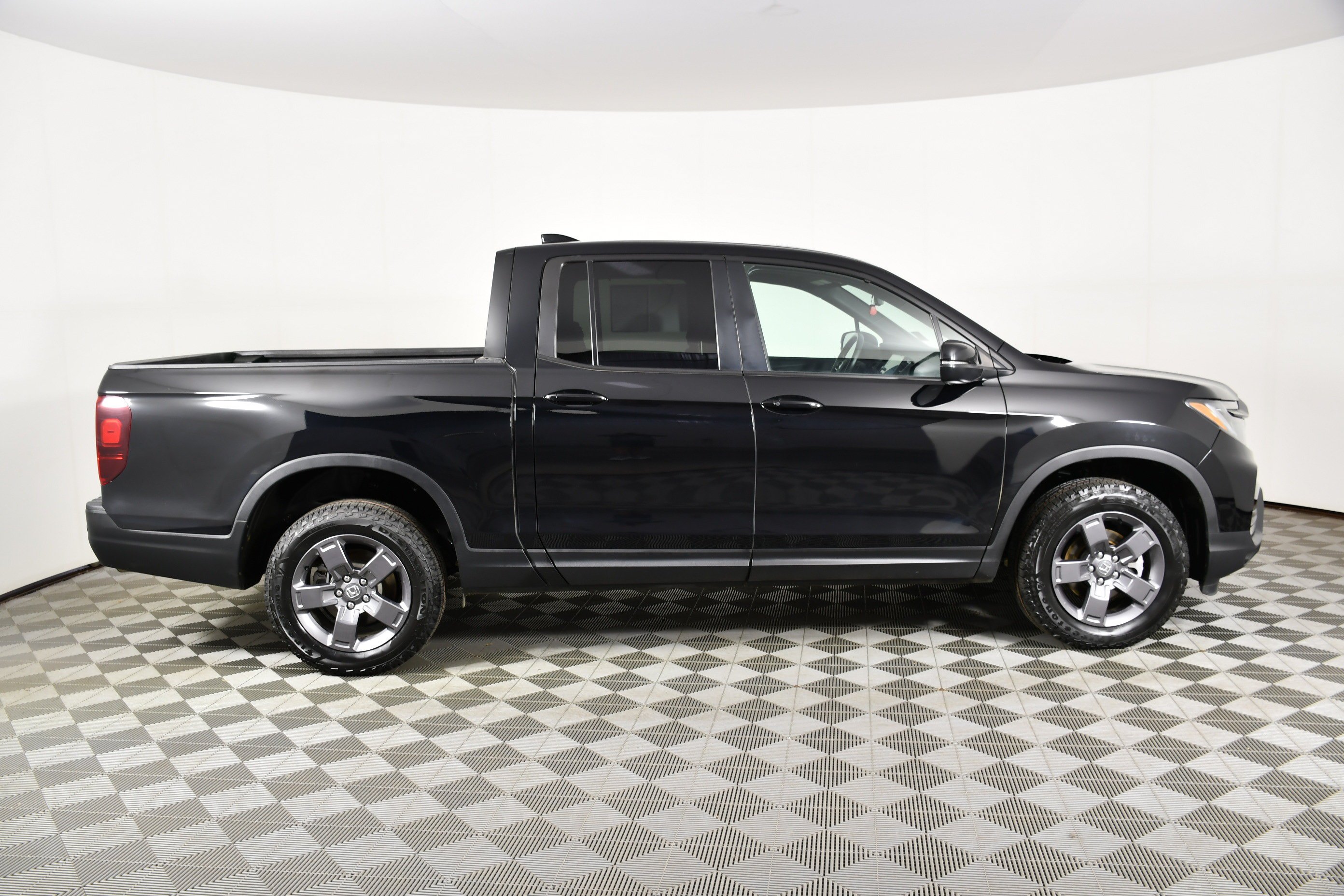 Certified Used 2024 Crystal Black Pearl Honda TrailSport image 5