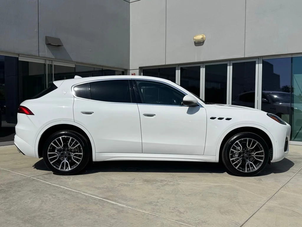 Used 2025 Bianco Maserati Base image 9