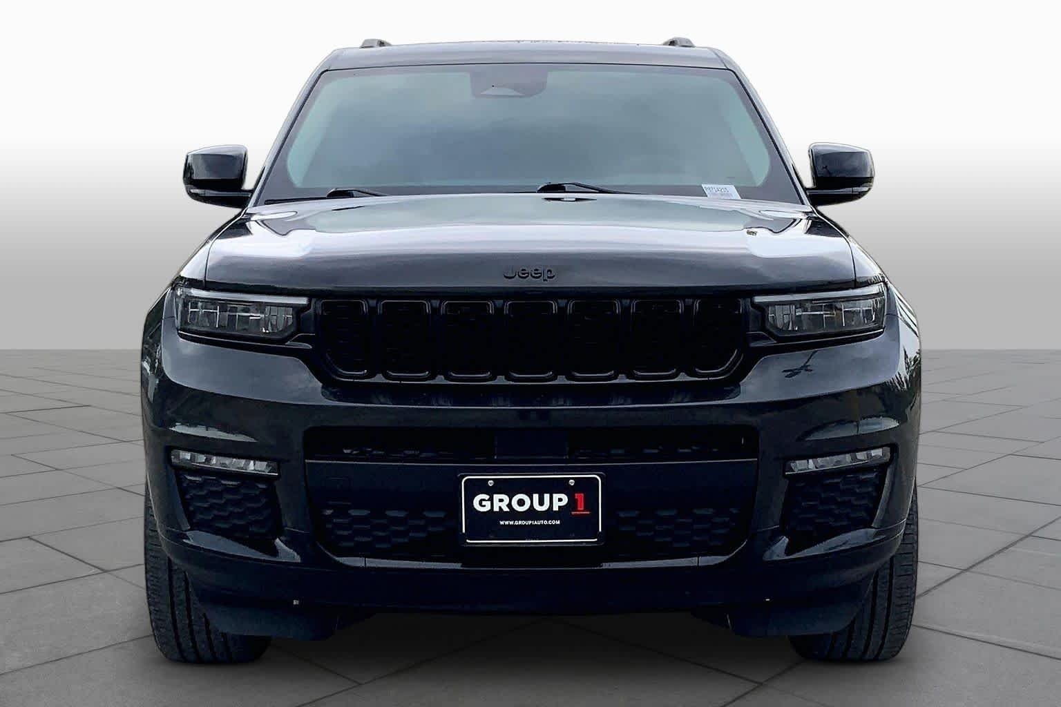 Used 2023 Rocky Mountain Pearlcoat Jeep Limited image 3