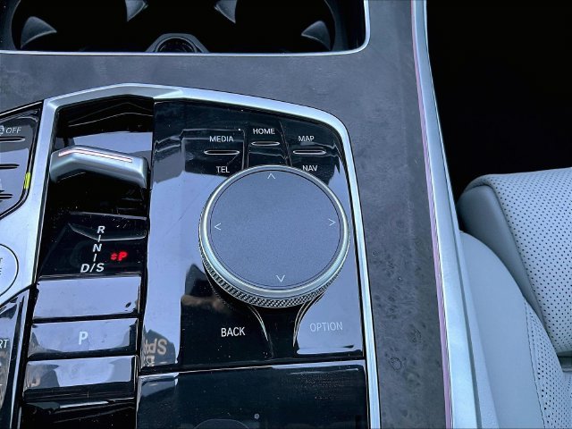 Used 2026 White BMW sDrive40i image 18