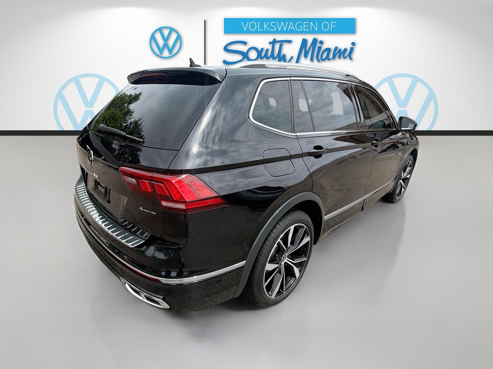 Certified Used 2024 Deep Black Volkswagen SEL R-Line image 7