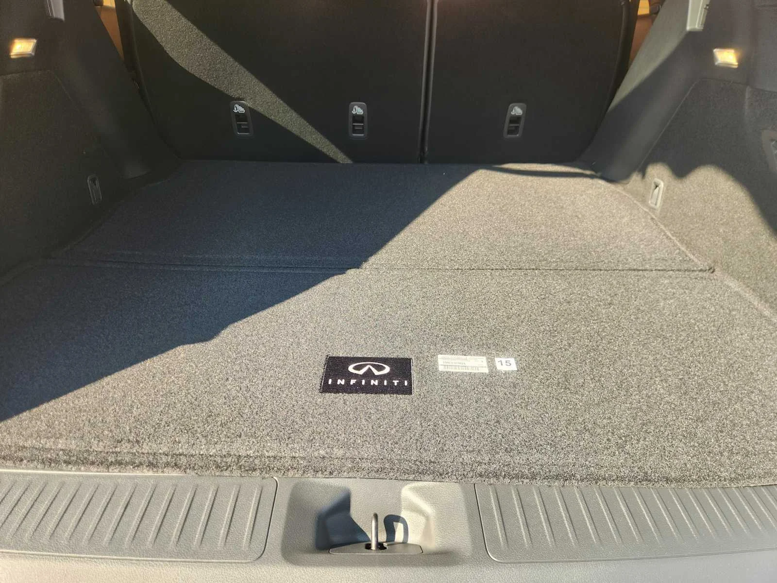 New 2027 2T RAD WHT INFINITI Sport AWD image 23