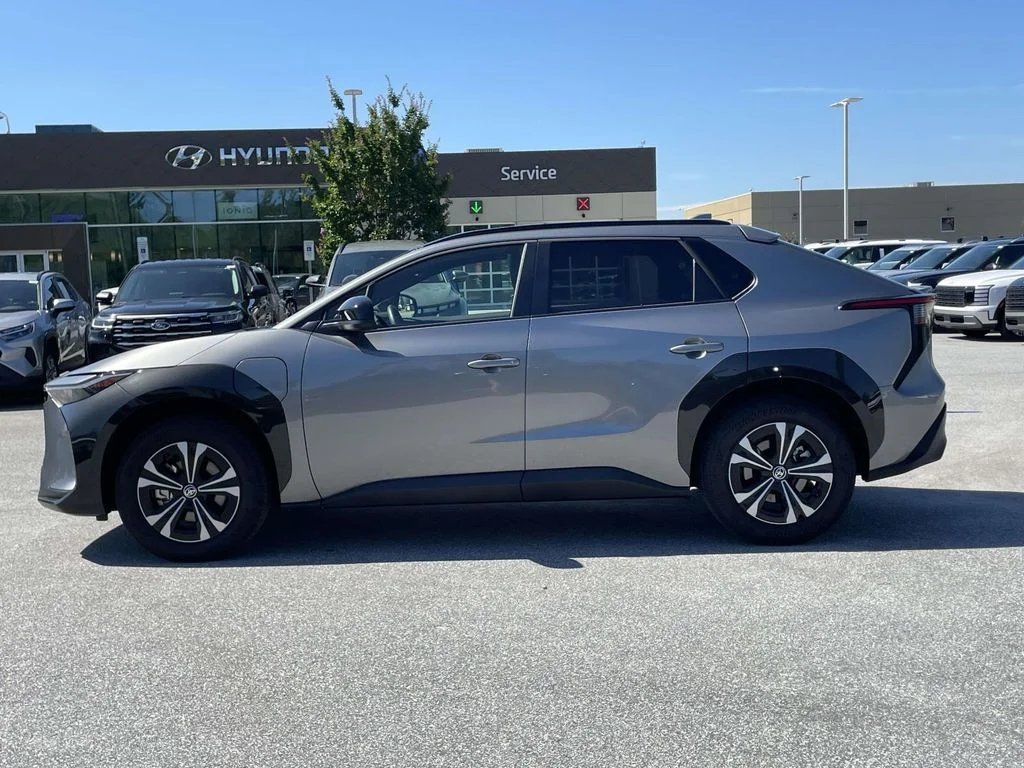 Used 2025 Heavy Metal Toyota XLE image 24