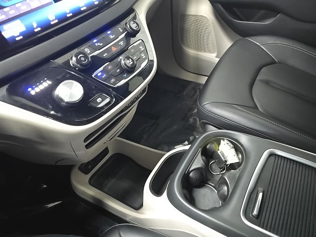 Used 2024 White Chrysler Touring L image 26