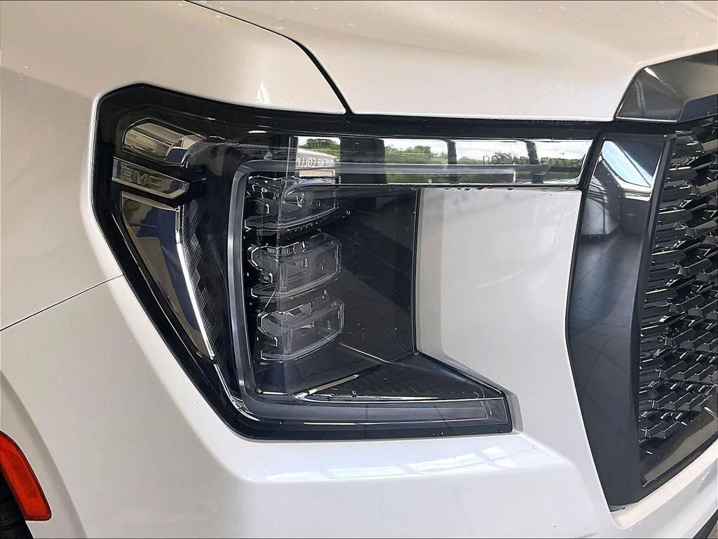 Used 2023 White GMC Denali Ultimate image 34