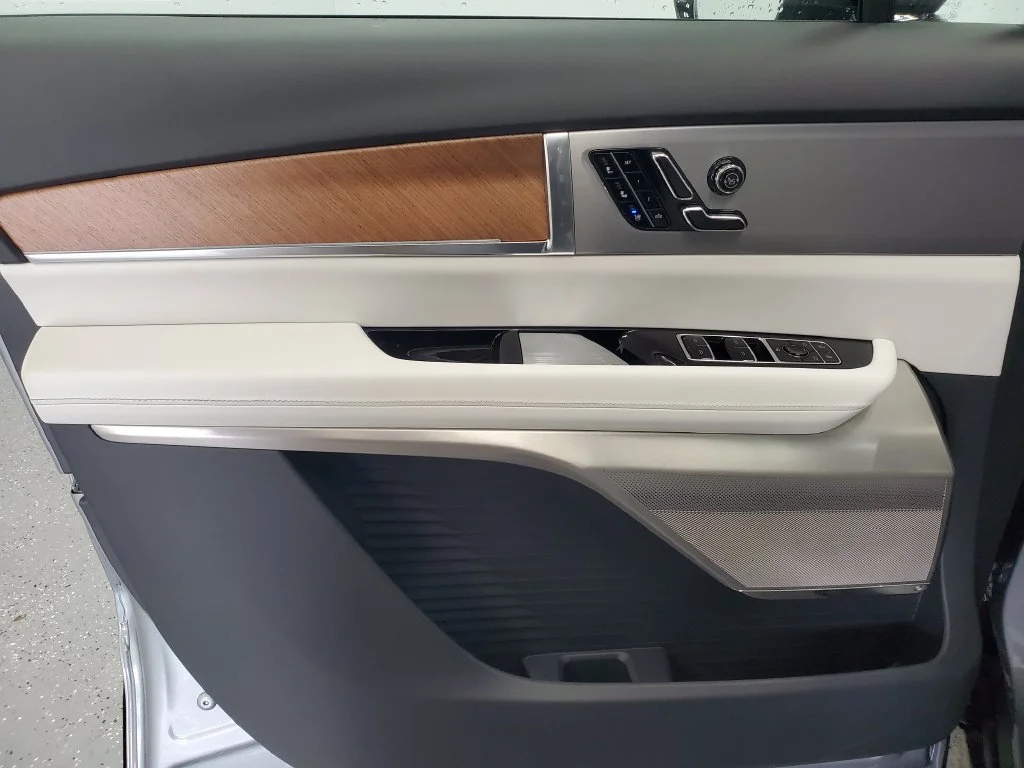 2027 Cadillac VISTIQ Sport - Photo 22