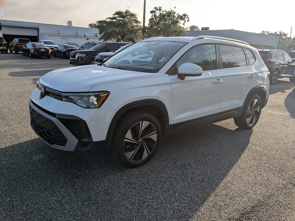 2025 Volkswagen Taos SE - Photo 8