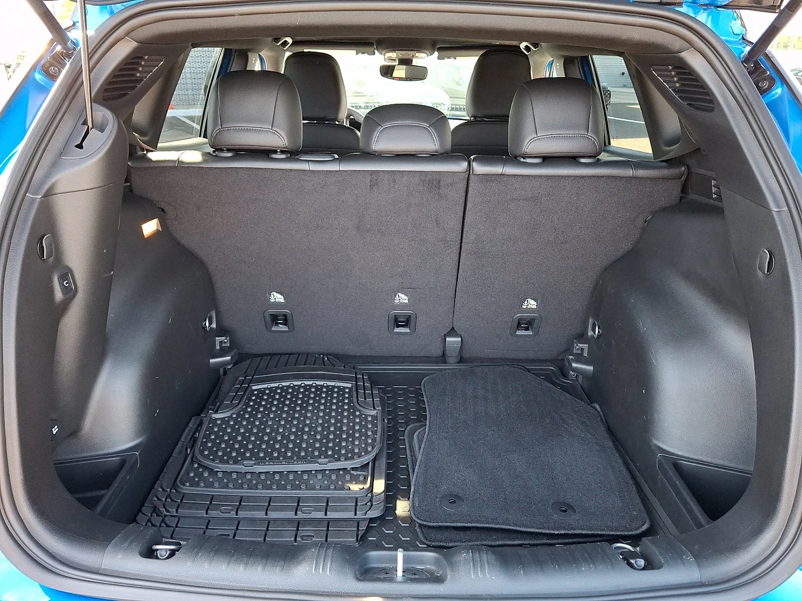 Used 2023 Laser Blue Pearlcoat Jeep Limited image 28