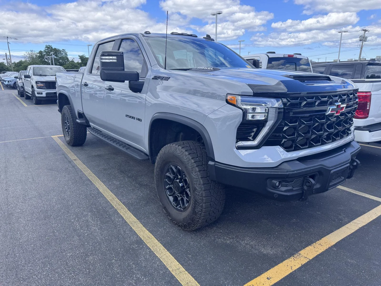 Used 2025 Slate Gray Metallic Chevrolet ZR2 image 3