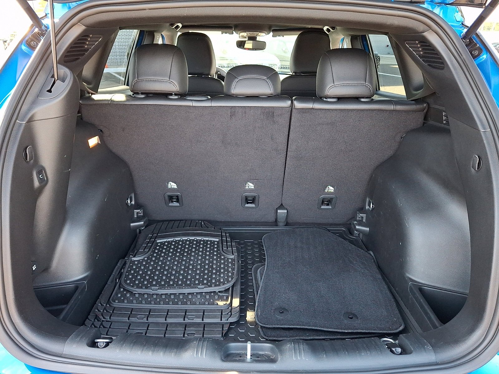 Used 2023 Laser Blue Pearlcoat Jeep Limited image 28