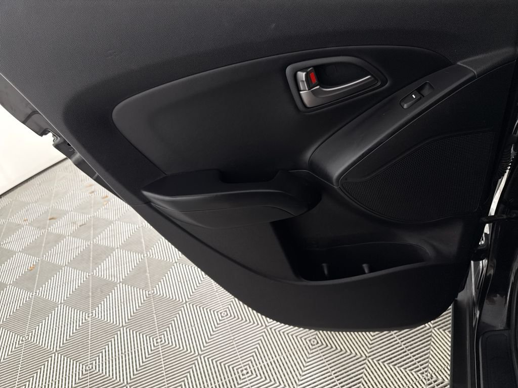 Used 2014 Gray Hyundai SE image 12
