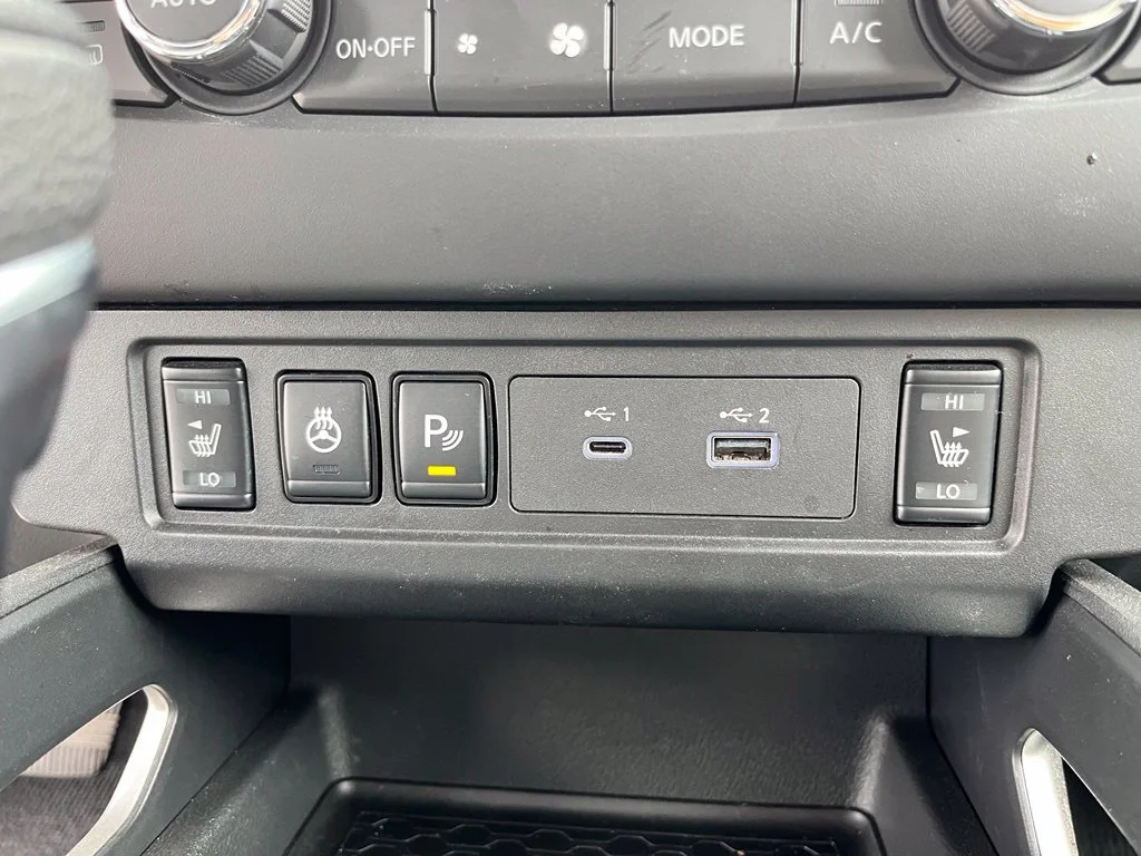 Used 2025 White Nissan SV image 27