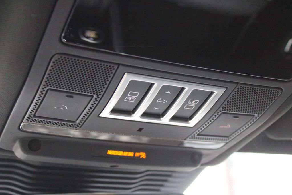 Used 2025 Blue Land Rover Dynamic SE image 28
