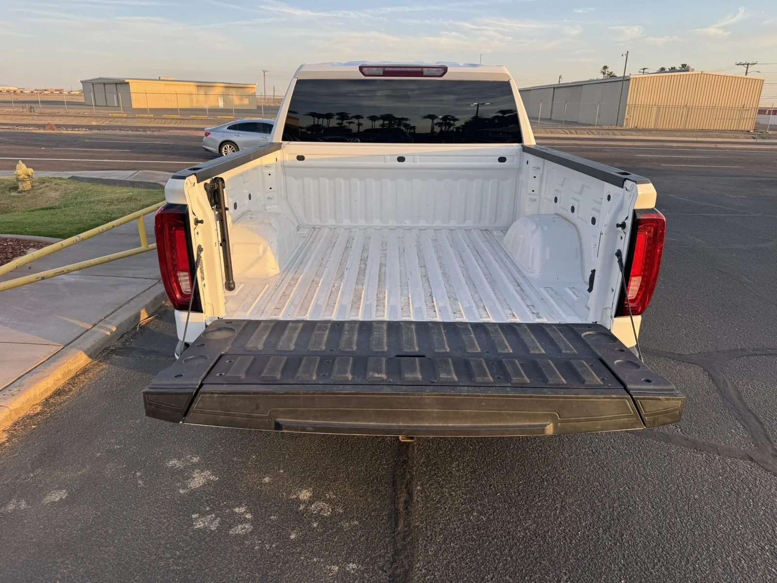 Used 2024 WHITE GMC SLT image 11