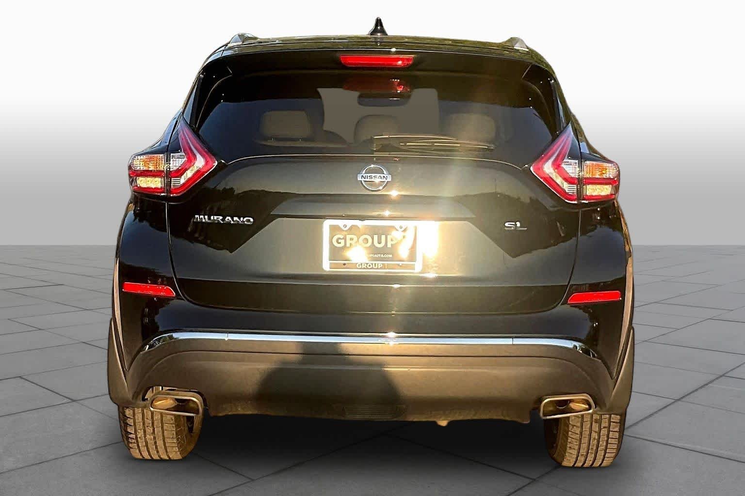 Used 2017 Magnetic Black Metallic Nissan SL image 5