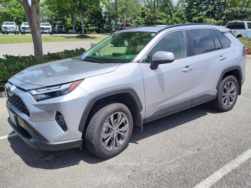 Used 2022 Silver Sky Metallic Toyota XLE Premium image 1