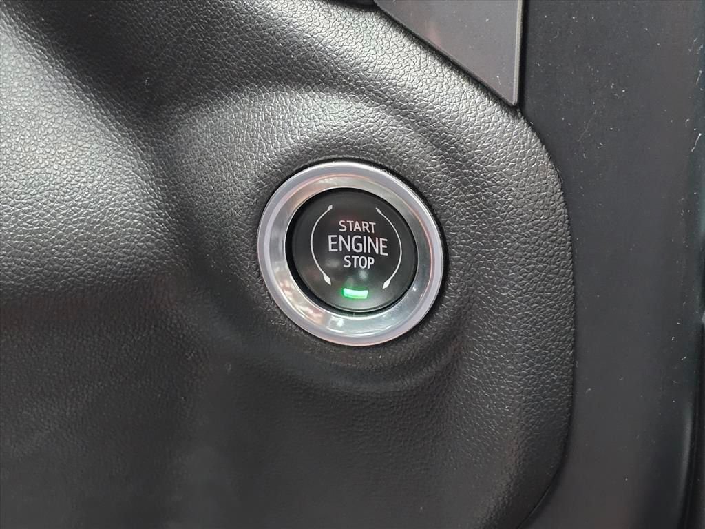 Used 2020 White Chevrolet LT image 17