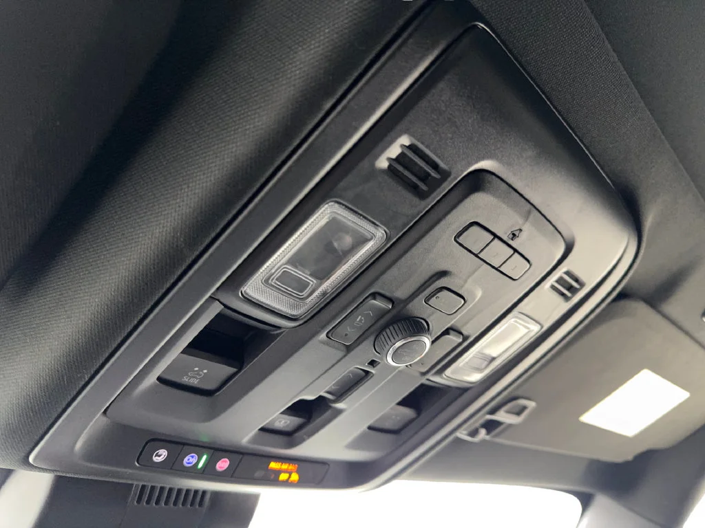 Used 2024 White GMC Denali image 85