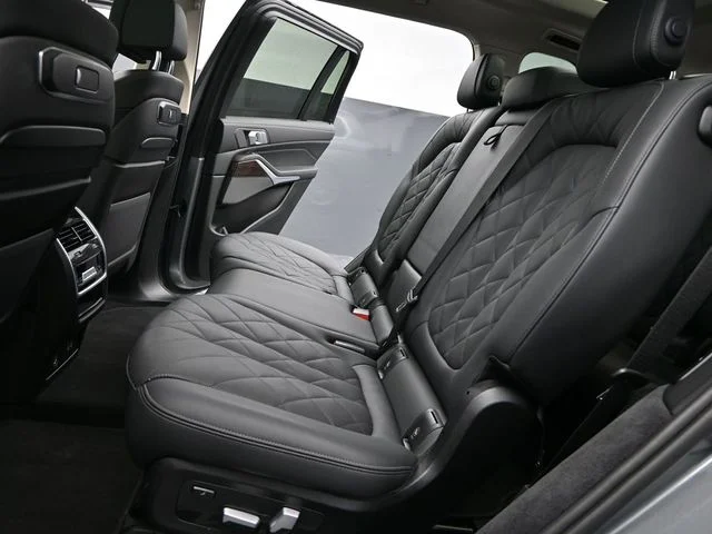 Used 2024 Gray BMW xDrive40i image 17