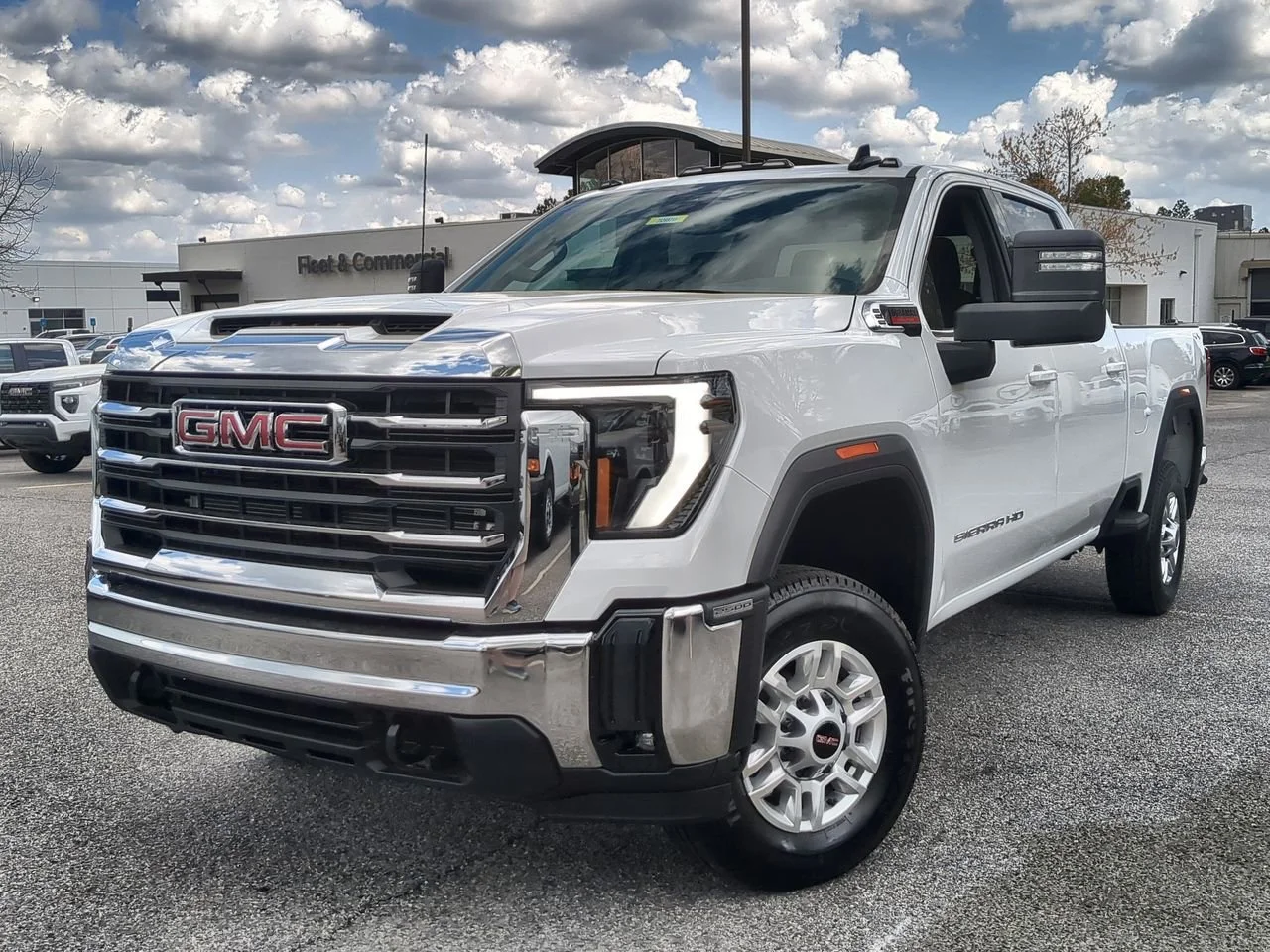 New 2026 Summit White GMC SLE image 1