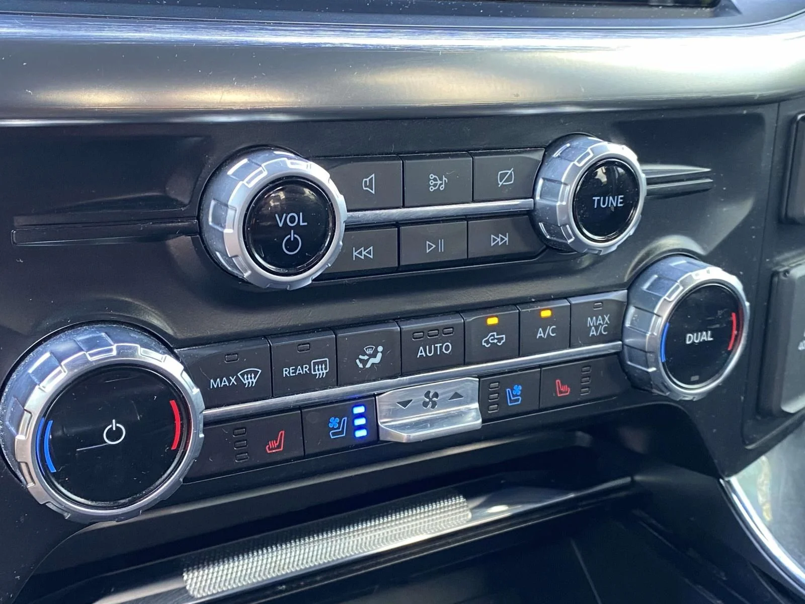 Used 2022 Silver Ford Lariat image 19