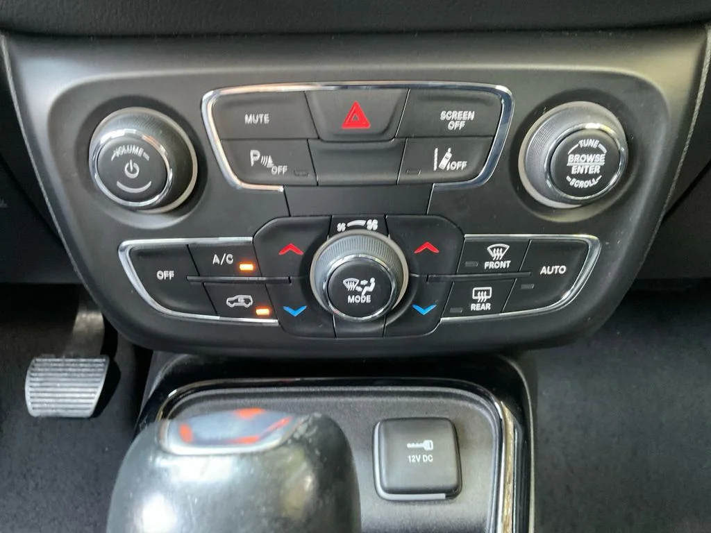 Used 2021 Silver Jeep Limited image 25