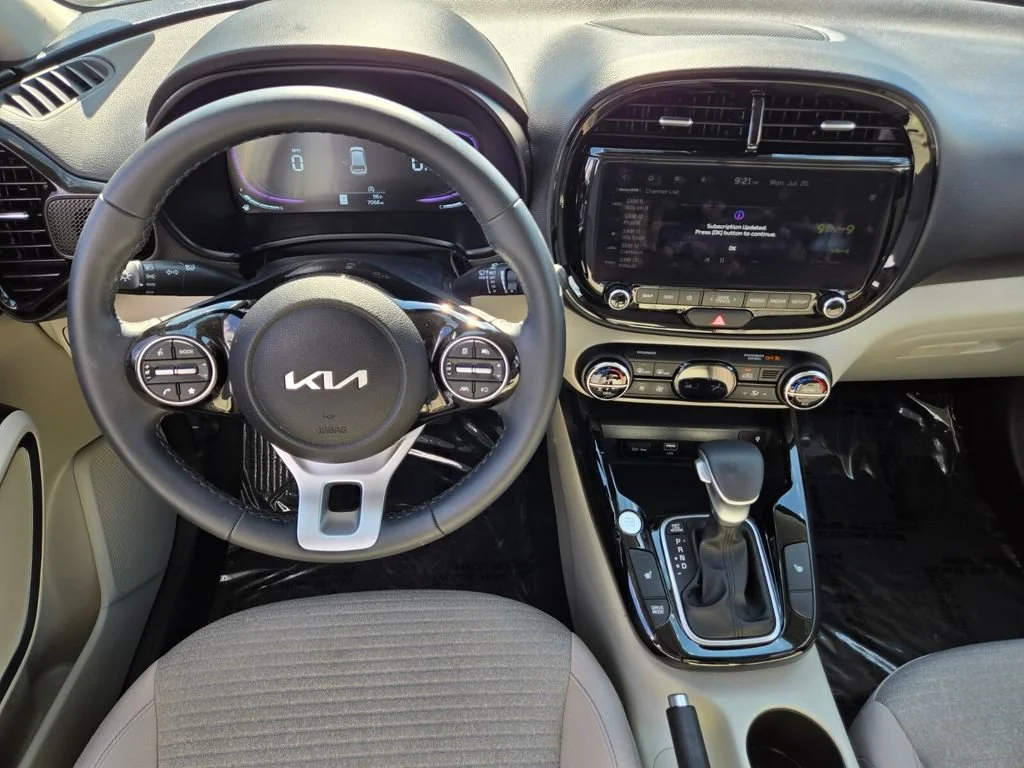 Used 2025 Snow White Pearl Kia EX image 13