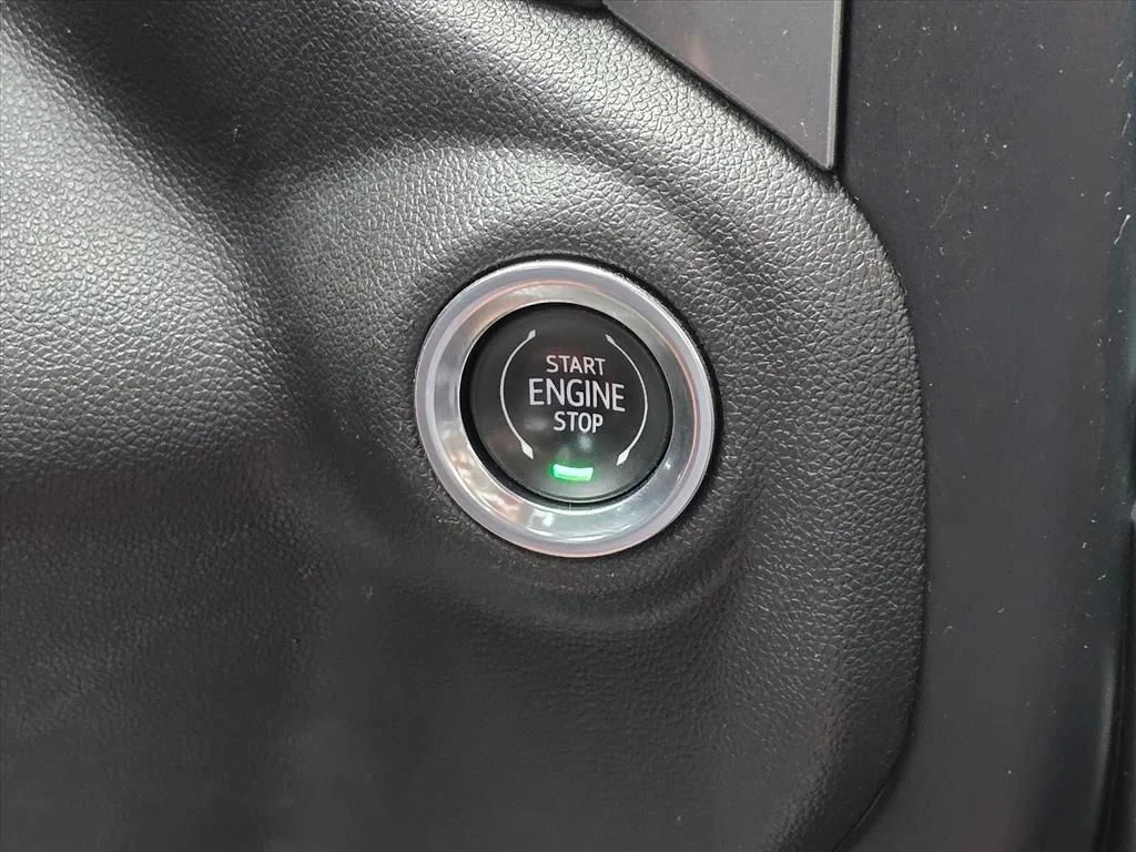 Used 2020 White Chevrolet LT image 17