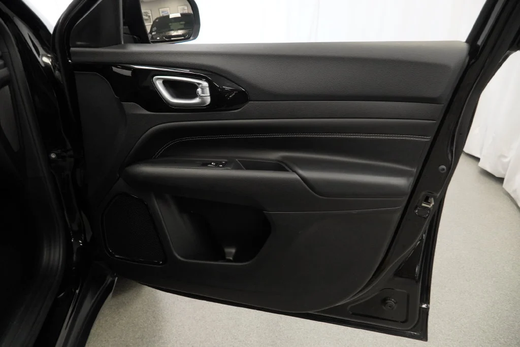 Used 2023 Black Jeep Altitude 4x4 image 28