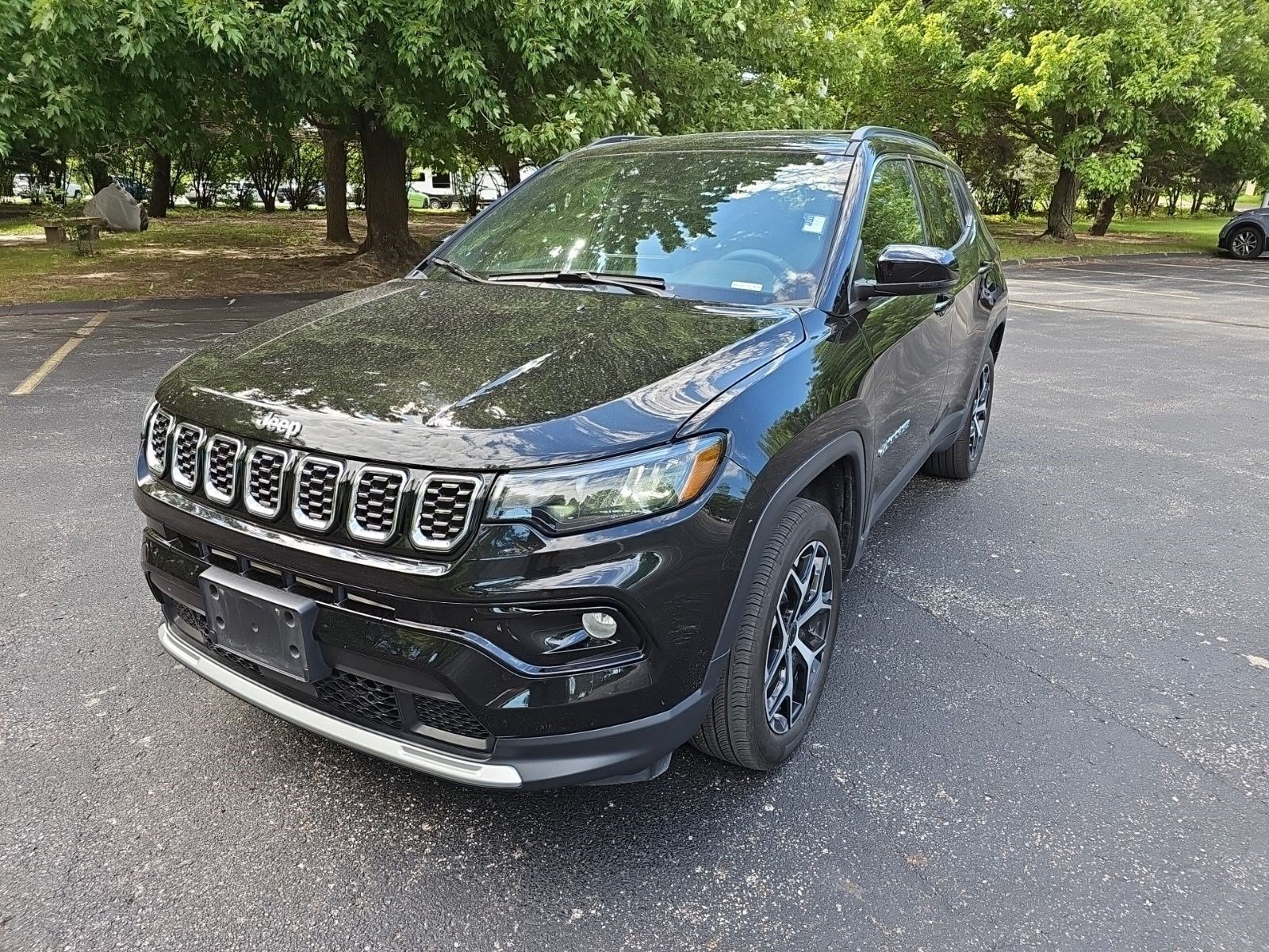 Certified Used 2025 Diamond Black Crystal Pearlcoat Jeep Limited image 2